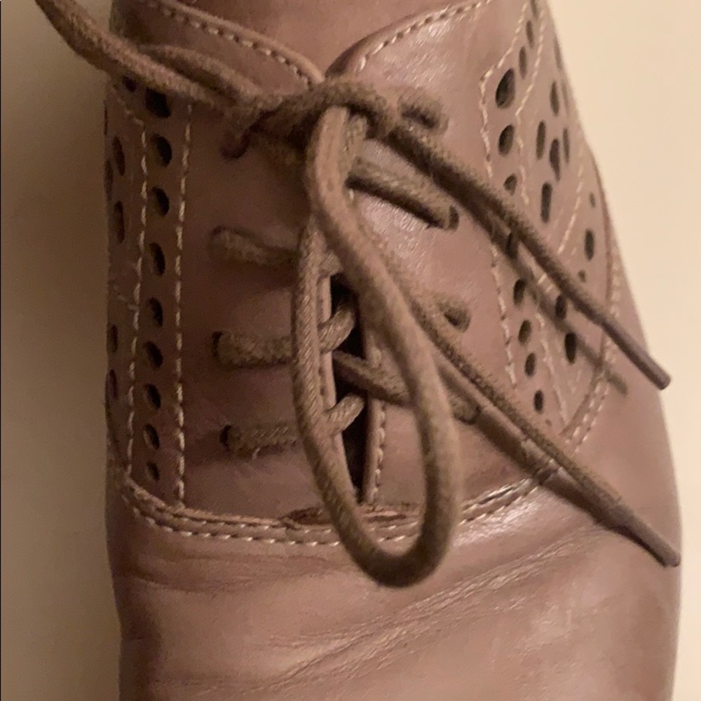 Shoes - Picture 4 of 4